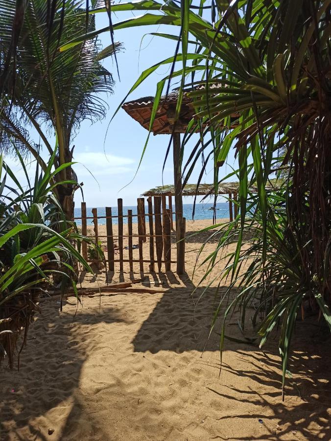 Ravana - Beach Cabanas Хиккадува Экстерьер фото