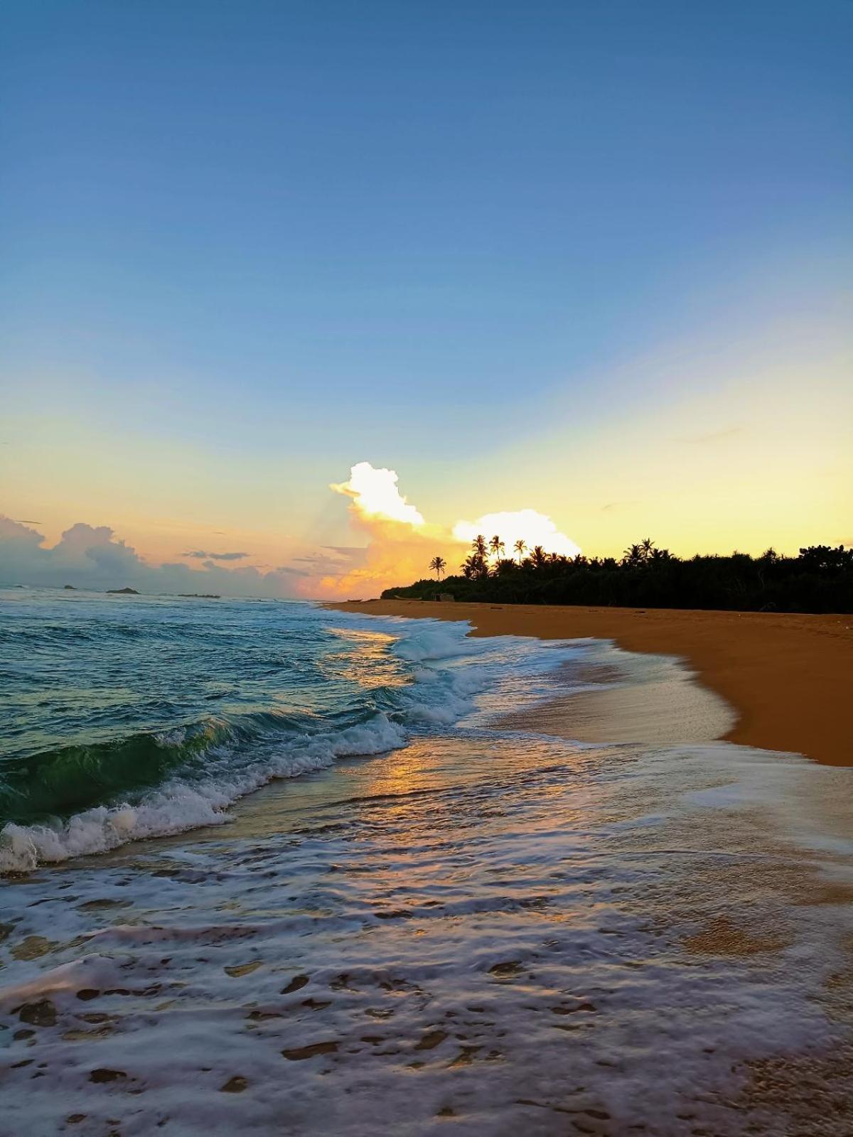 Ravana - Beach Cabanas Хиккадува Экстерьер фото